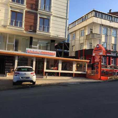 Nocleg ze śniadaniem Naz By Travelin *